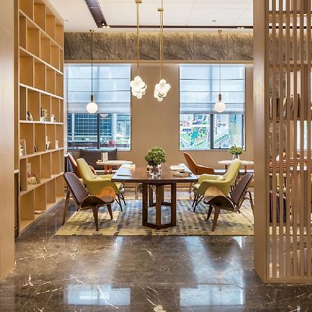 Shenzhen Bantian Huaweizhongcheng Atour Hotel Екстер'єр фото